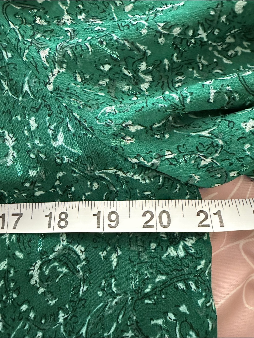 cupcakes & cashmere Green Floral
Paisley Smocked Balloon Sleeve Blouse, Size M - Picture 14 of 14